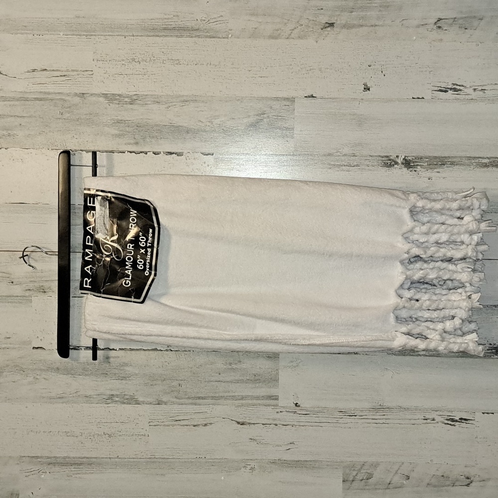 0417 Amy Miller's Rampage Oversized Throw